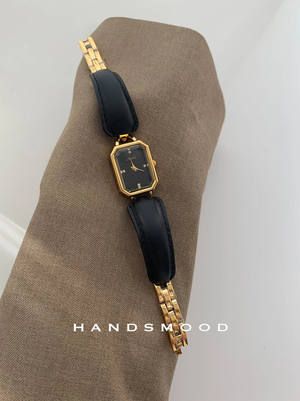 Retro High-End Luxury Gold Watch for Women: Versatile Quartz Timepiece, Vintage-Style Stainless Steel Gift for Women