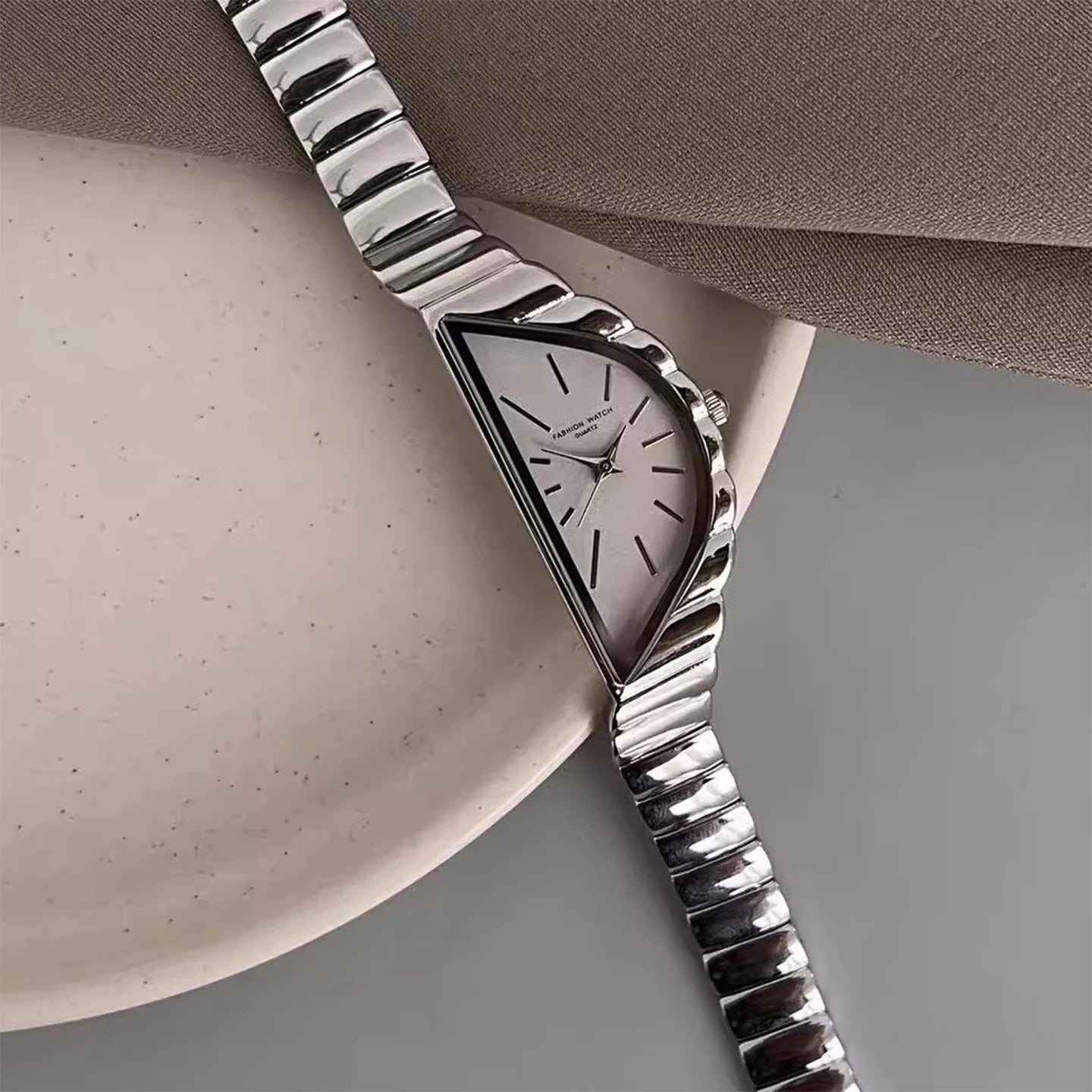 NEW Fashion Design Women's Watches Creative Half-Moon Dial Stainles Steel Quartz Authentic Watch Premium Women's Wristwatch Gift