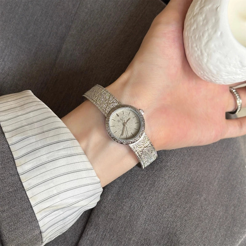 2025 Vintage Woman Quartz Watch Gold Noble Clock Fashion Bracelet Steel Belt Elegant Women Watches Luxury