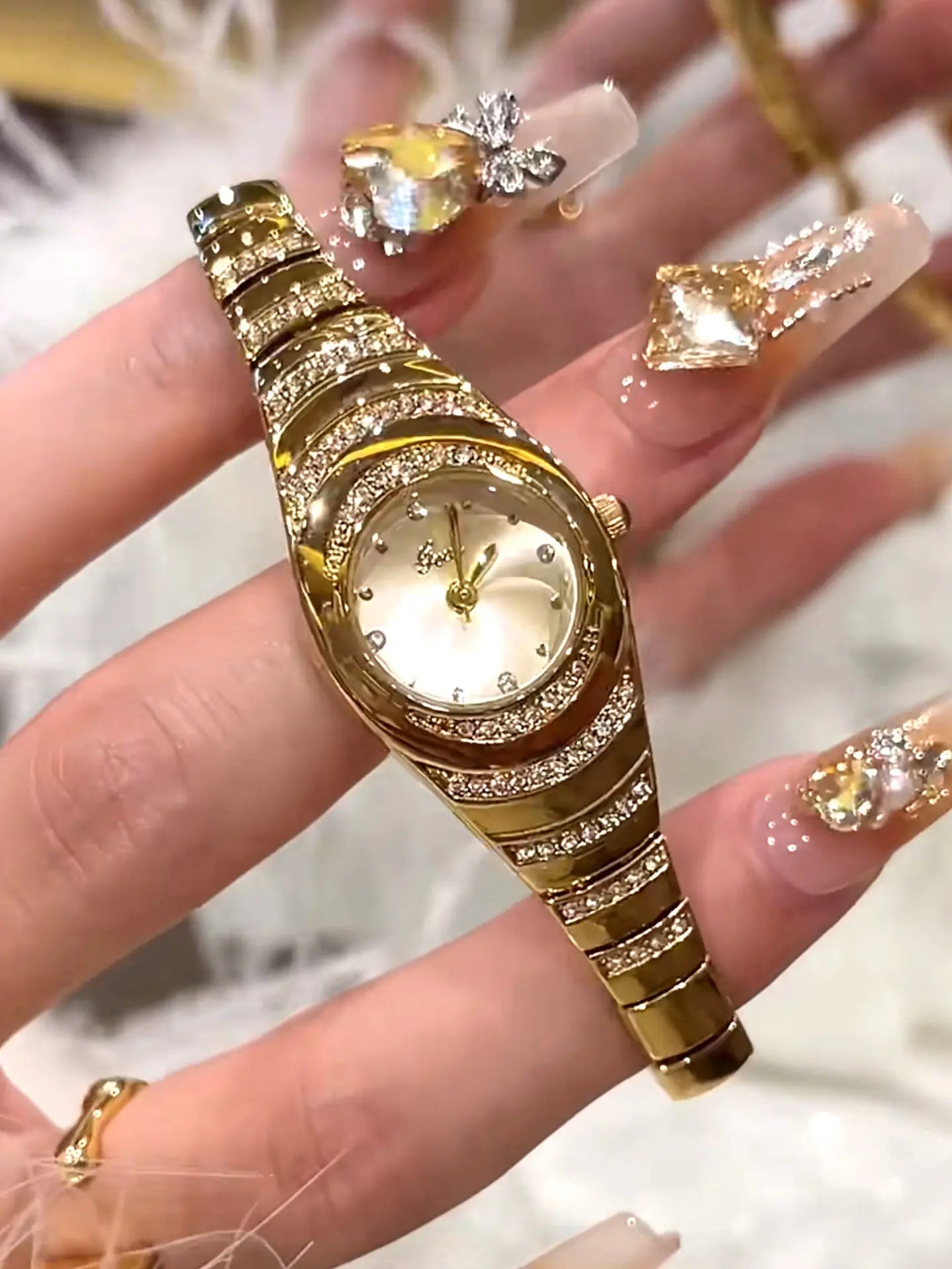 New Luxury And Stylish Women'S Watch, Gold-Tone Ladies' Wristwatch, Quartz Watch, Trendy Women'S Watch, Unique Timepiece.