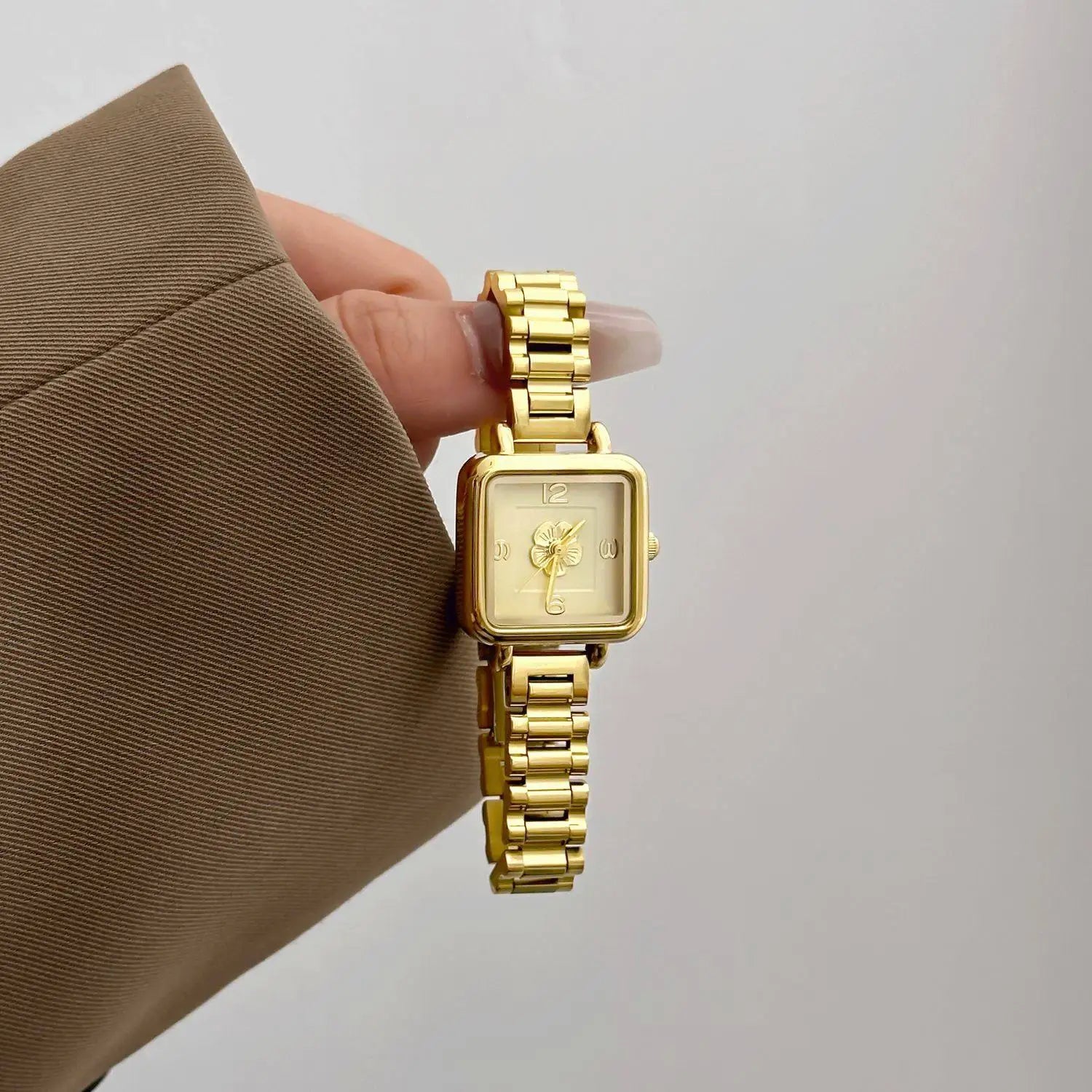 New Luxury And Stylish Women'S Watch, Gold-Tone Ladies' Wristwatch, Quartz Watch, Trendy Women'S Watch, Unique Timepiece.