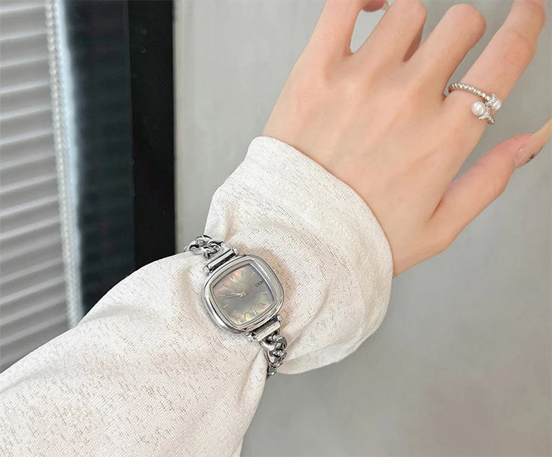 GEDI Watch Elegant 2026 Women Niche Exquisite Light Luxury Shell Bracelet Quartz Women's Silver Watches Gift for Ladies