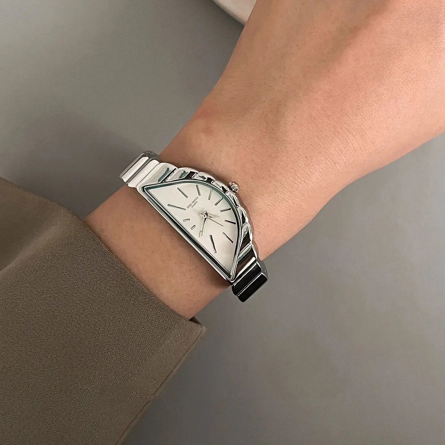NEW Fashion Design Women's Watches Creative Half-Moon Dial Stainles Steel Quartz Authentic Watch Premium Women's Wristwatch Gift