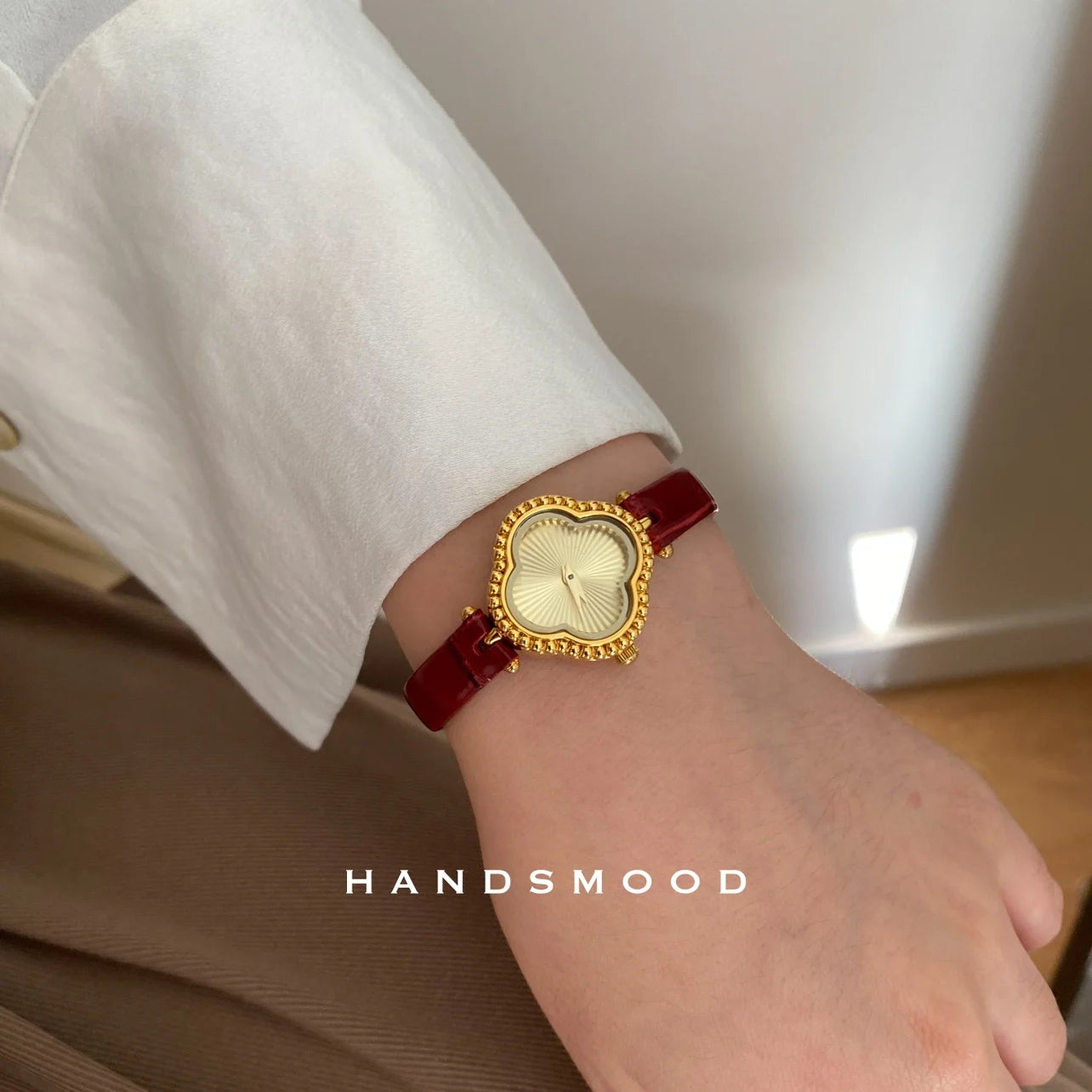 2025 Premium Luxury Women's Watch Fashionable Personalized Gold-Tone Leather Strap Quartz Watch Instagram-Worthy Gift for Women