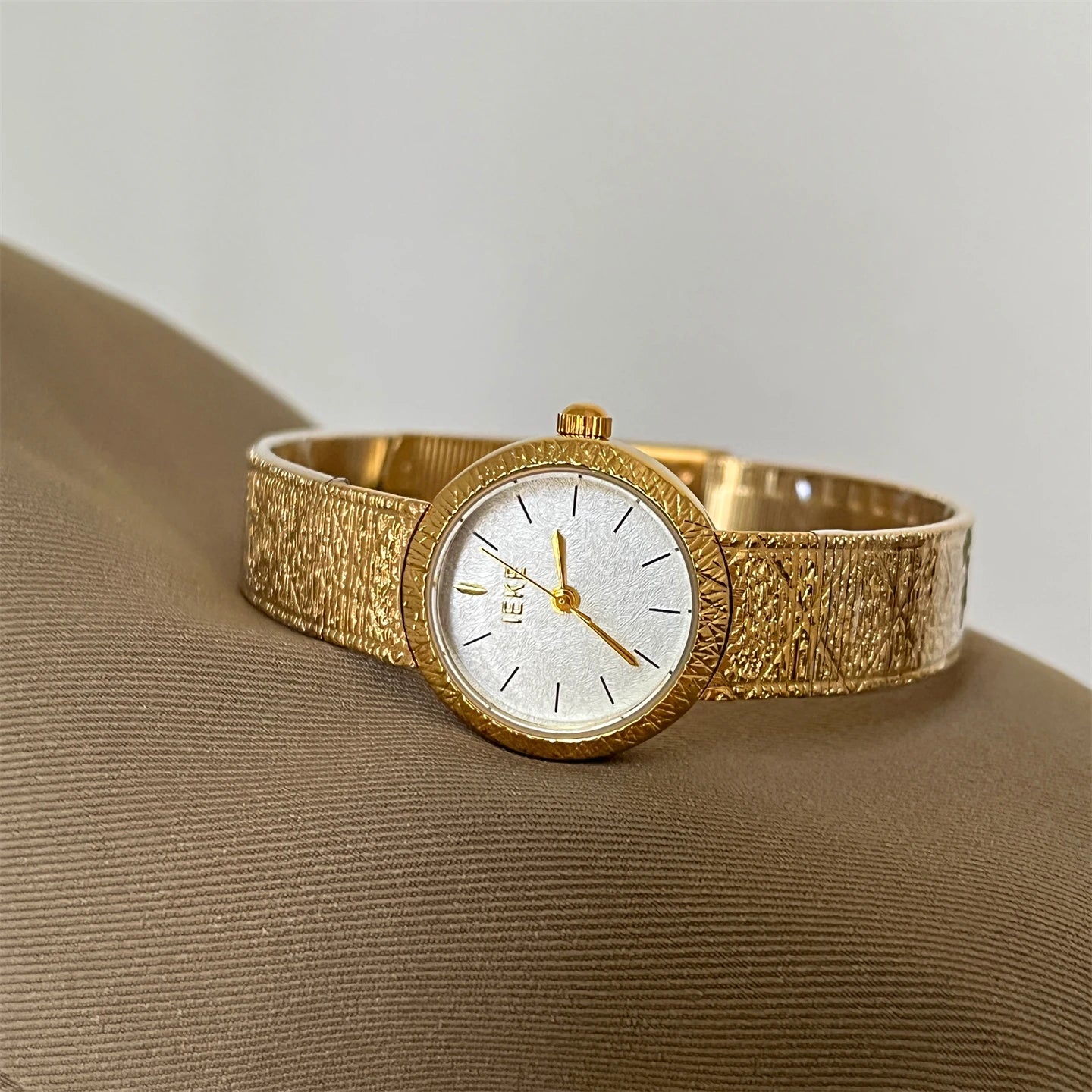 2025 Vintage Woman Quartz Watch Gold Noble Clock Fashion Bracelet Steel Belt Elegant Women Watches Luxury