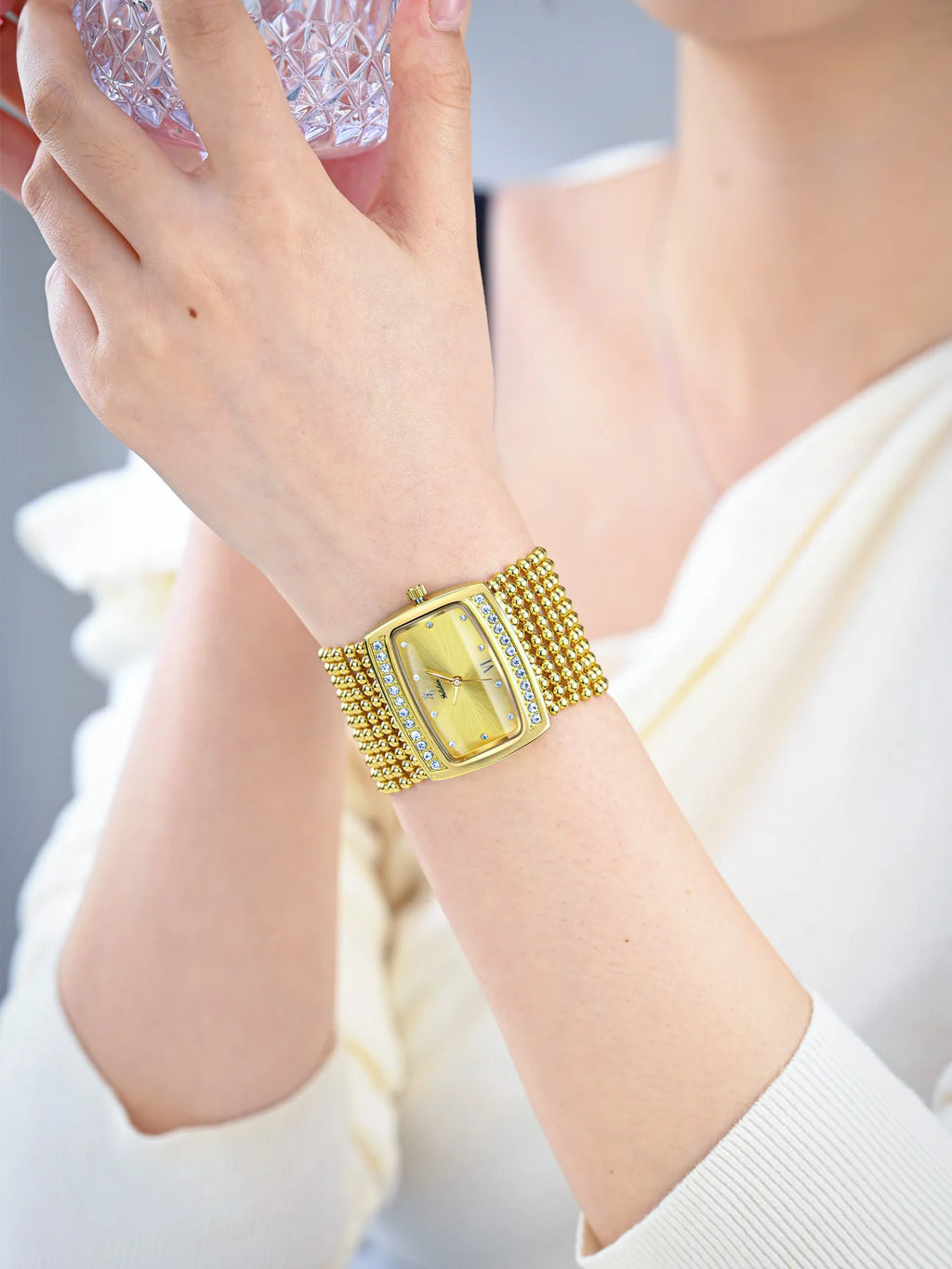 YaLaLuWomen's Watch Brand: Light Luxury Elegant Diamond-Set Square Watch with Water-Resistant Quartz Movement reloj mujer LX1073