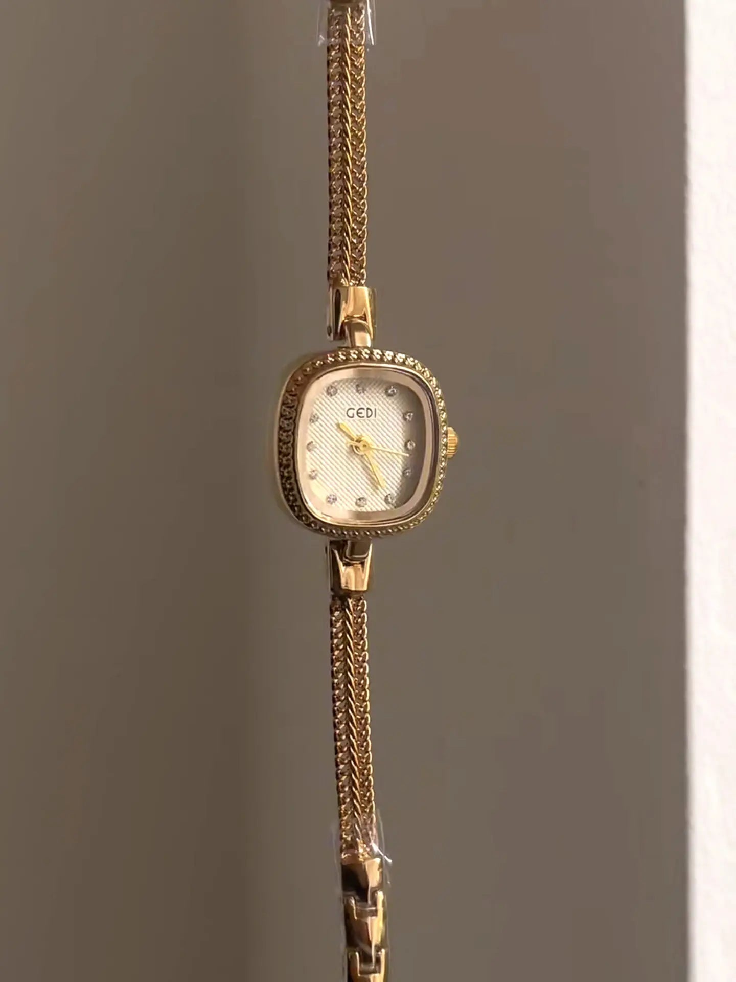 New Luxury And Stylish Women'S Watch, Gold-Tone Ladies' Wristwatch, Quartz Watch, Trendy Women'S Watch, Unique Timepiece.