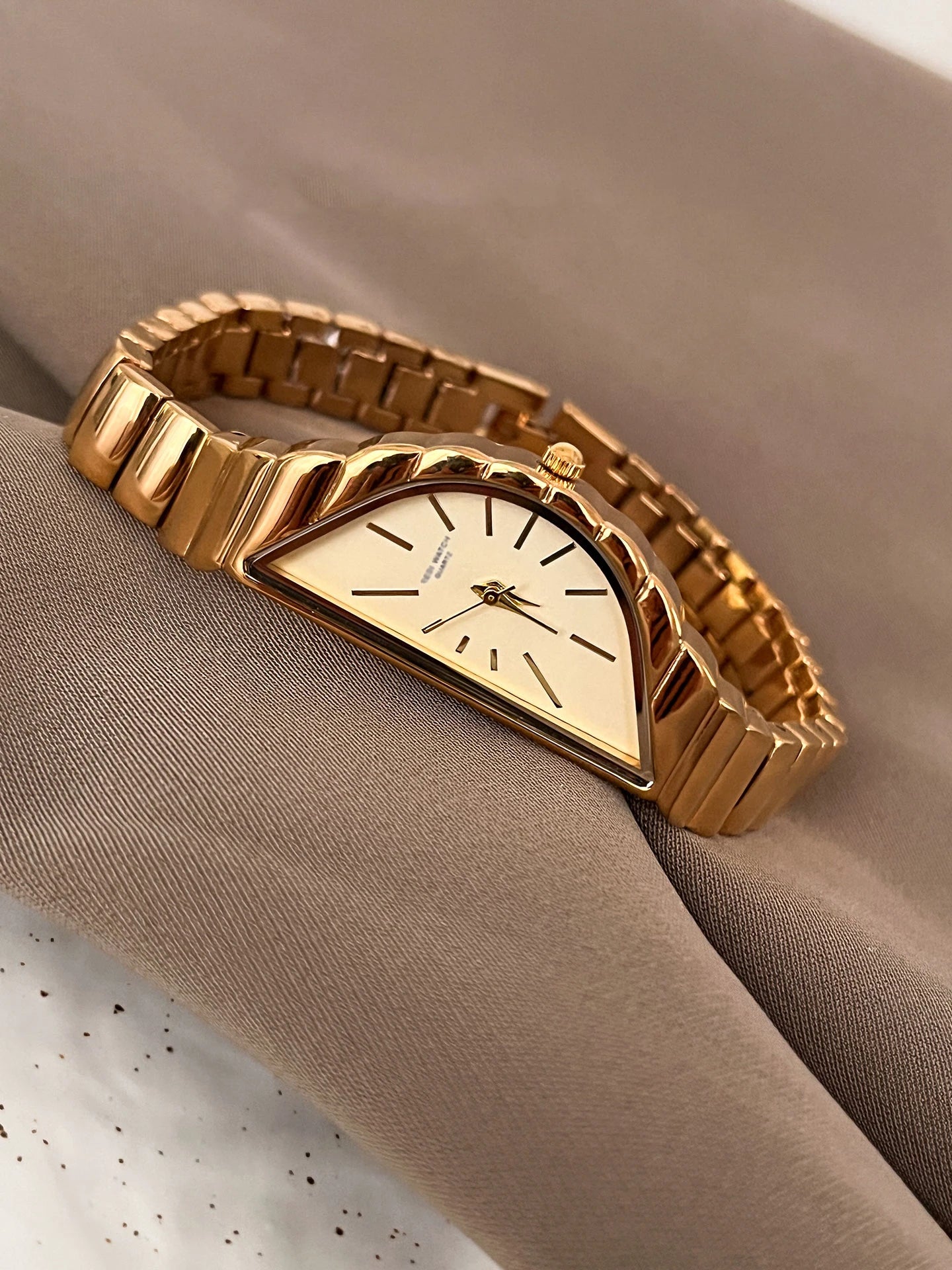 NEW Fashion Design Women's Watches Creative Half-Moon Dial Stainles Steel Quartz Authentic Watch Premium Women's Wristwatch Gift