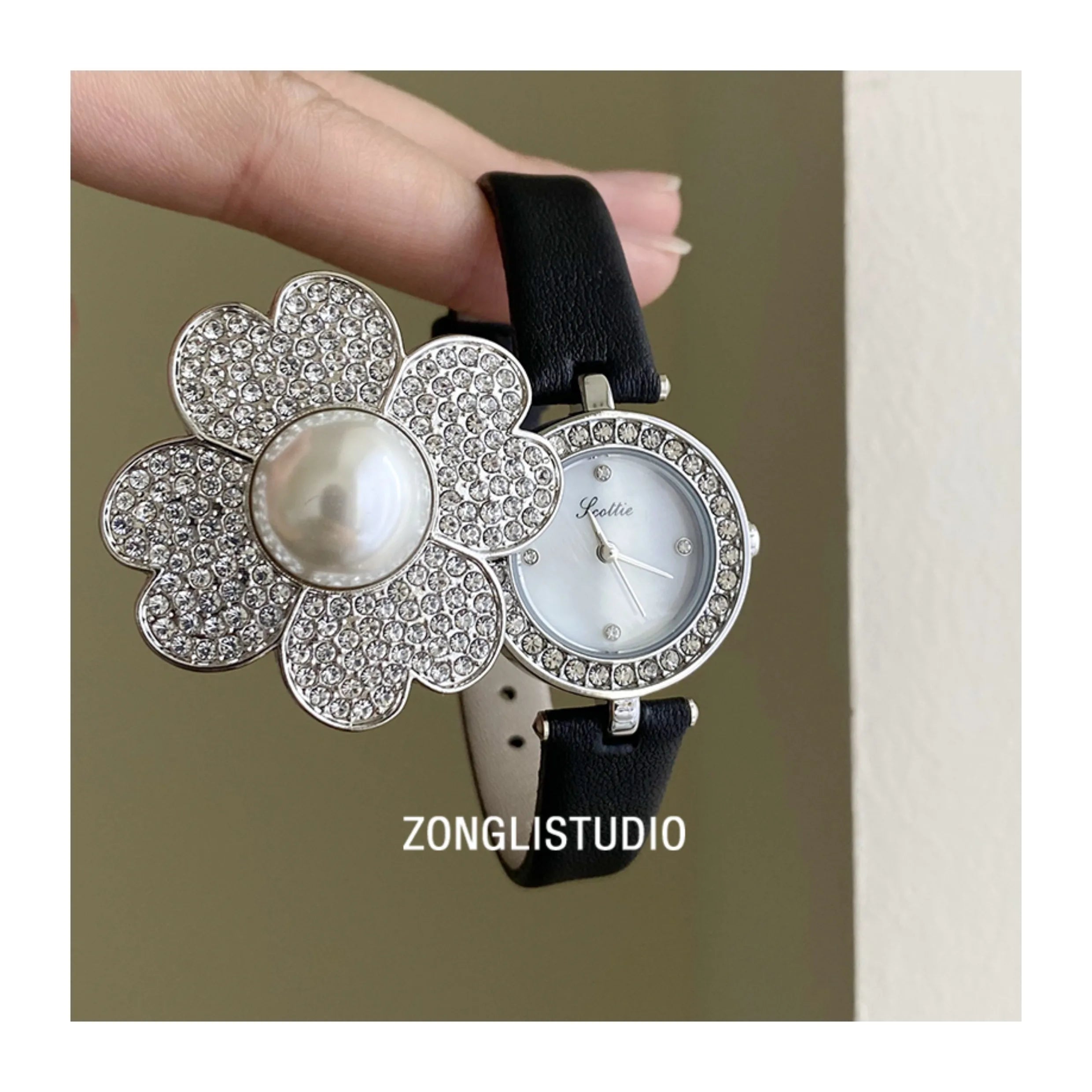 Women's flip-top watchunderstated luxuryretro styleexquisite and fashionable wristwatchhigh-end luxury women's watchwomen's gift