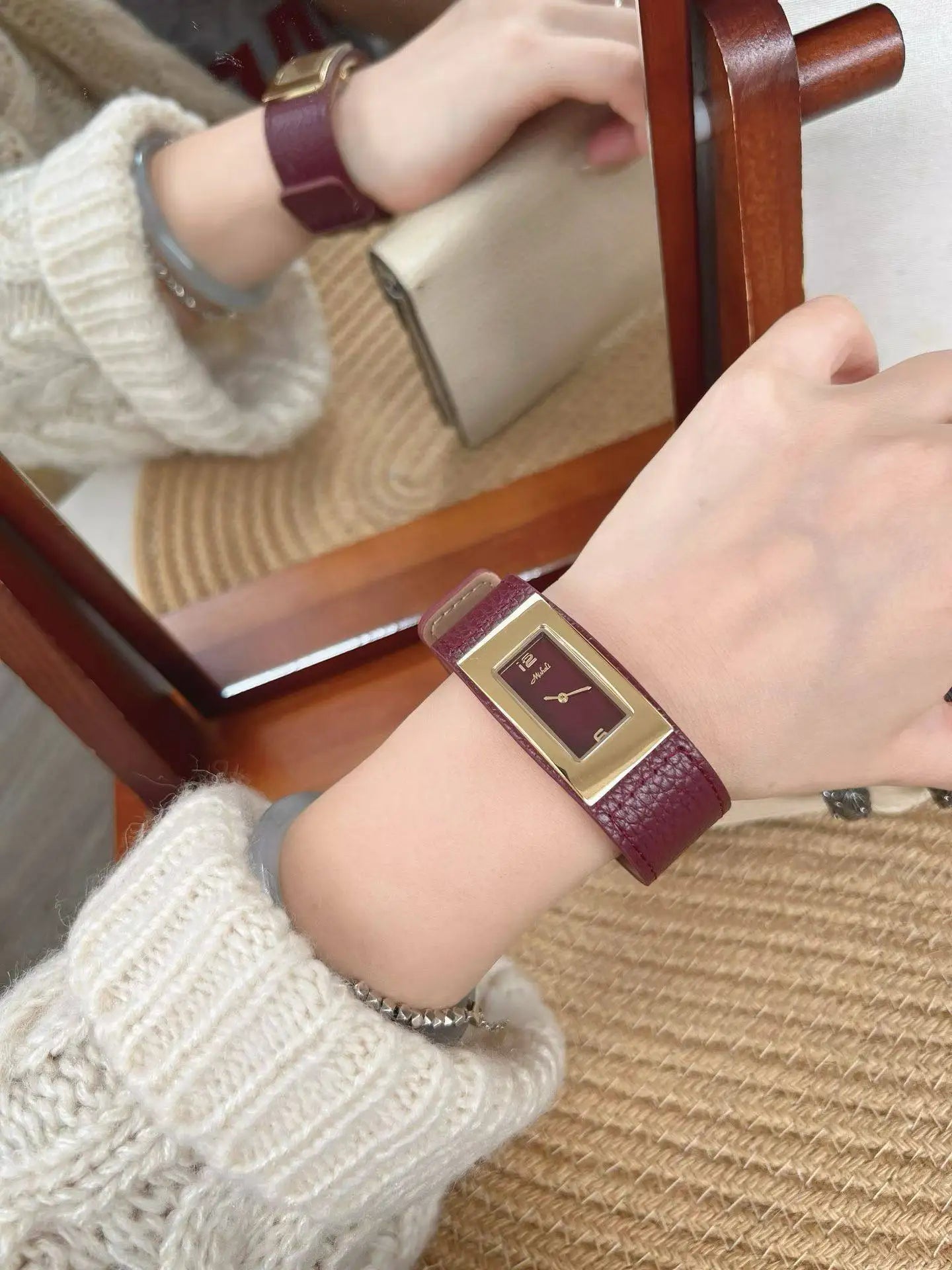 New Square Leather Strap Watch, High-Quality Leather, Versatile And Fashionable Women'S Watch, A Creative Gift For Women.