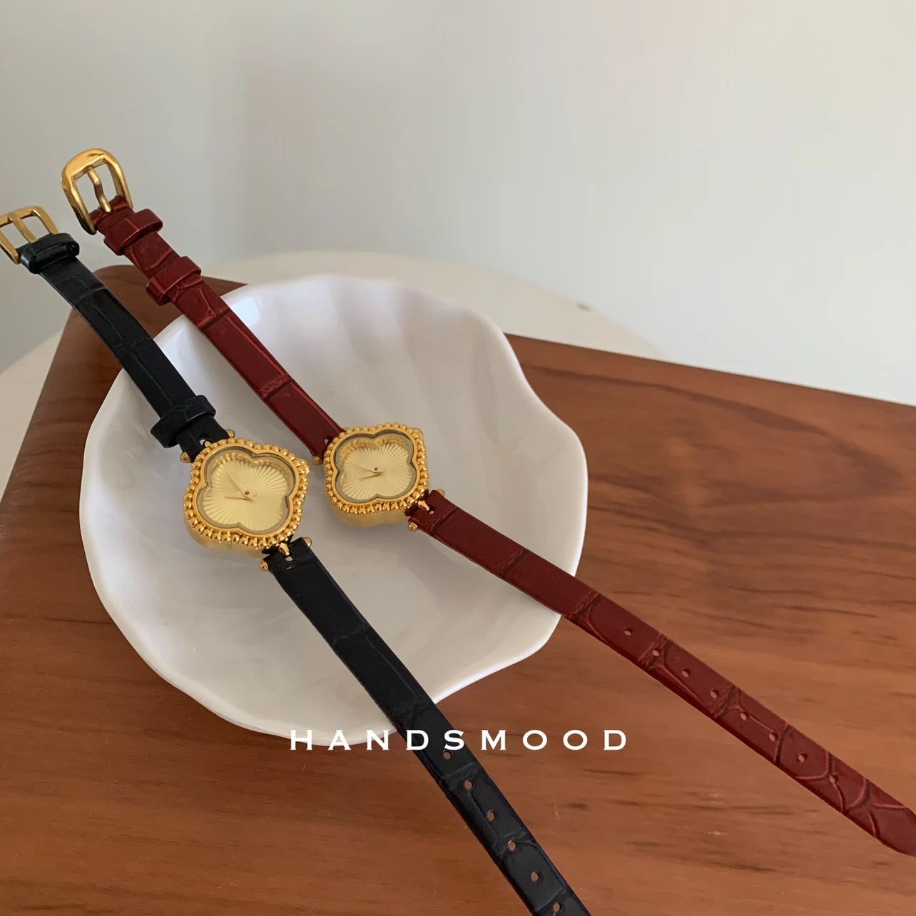 2025 Premium Luxury Women's Watch Fashionable Personalized Gold-Tone Leather Strap Quartz Watch Instagram-Worthy Gift for Women