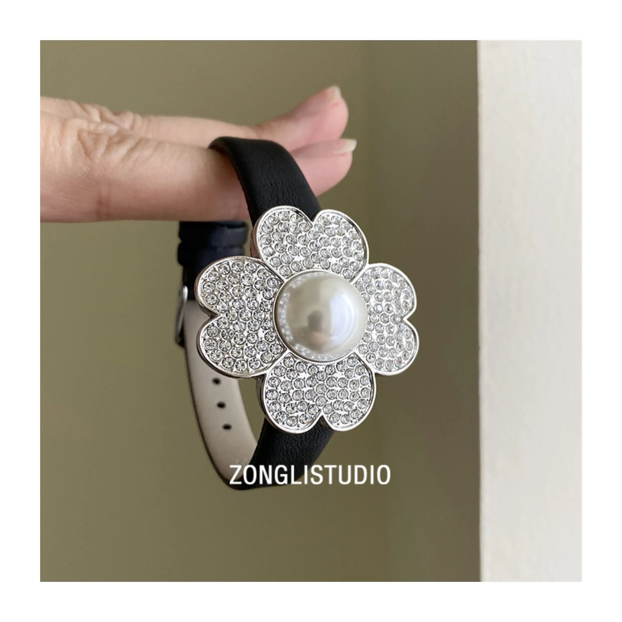 Women's flip-top watchunderstated luxuryretro styleexquisite and fashionable wristwatchhigh-end luxury women's watchwomen's gift