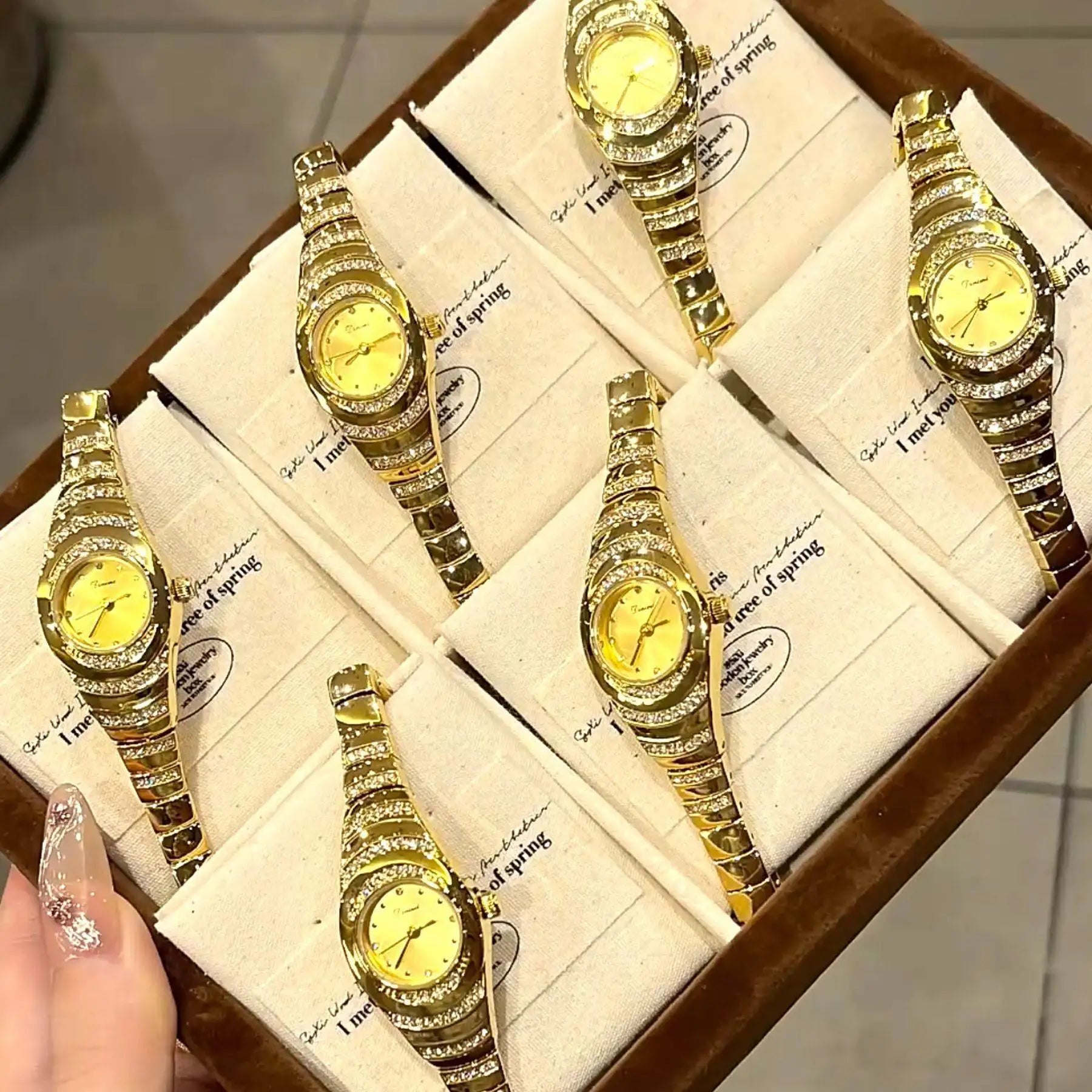 New Luxury And Stylish Women'S Watch, Gold-Tone Ladies' Wristwatch, Quartz Watch, Trendy Women'S Watch, Unique Timepiece.