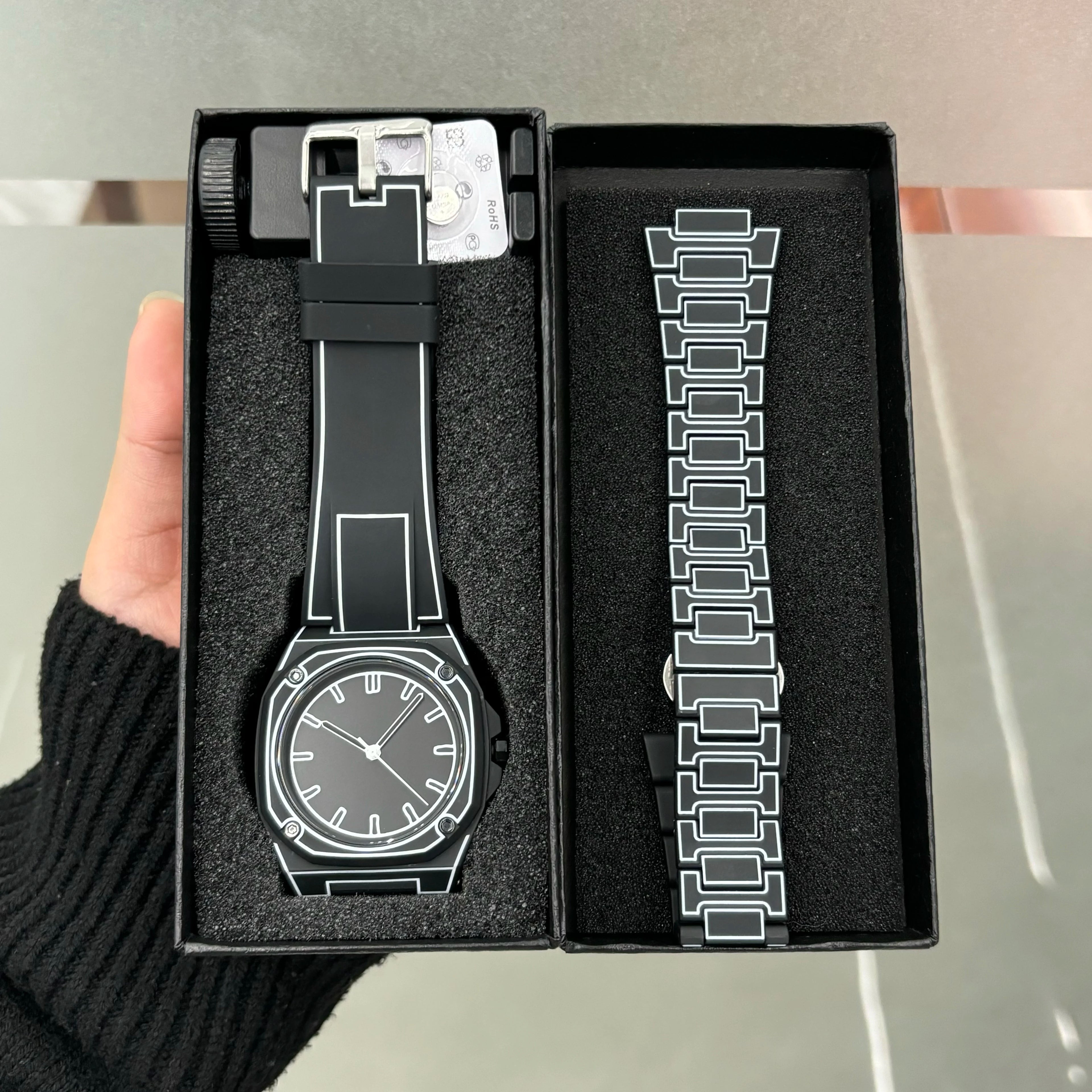 New men's fashionable quartz watch lightweight and waterproof quartz movement watch simple and casual women's wrist