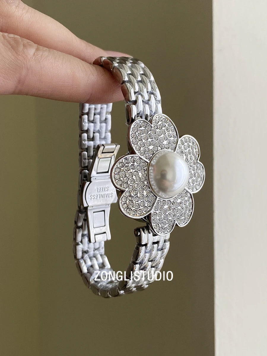 Women's flip-top watchunderstated luxuryretro styleexquisite and fashionable wristwatchhigh-end luxury women's watchwomen's gift