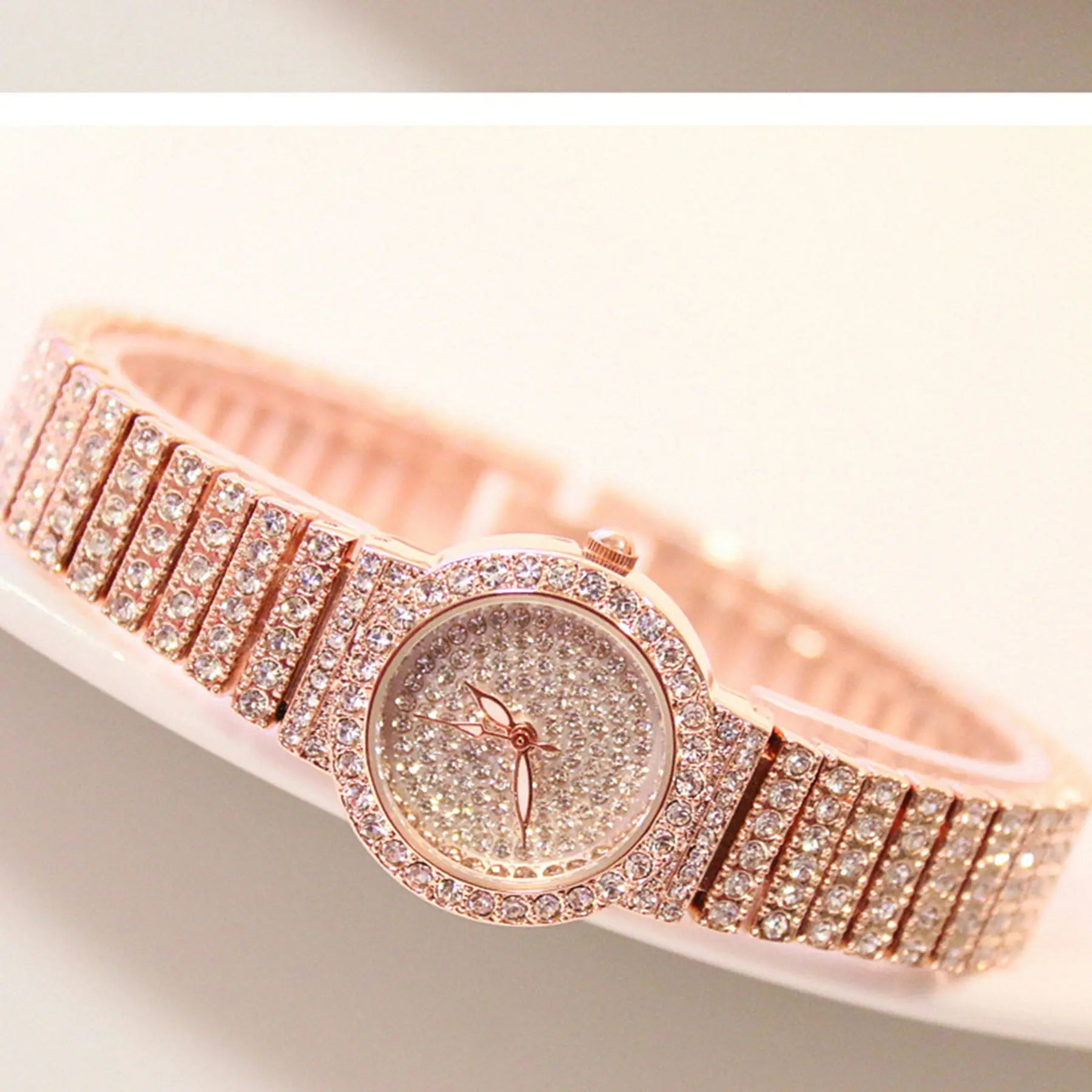 New Luxury And Stylish Women'S Watch, Gold-Tone Ladies' Wristwatch, Quartz Watch, Trendy Women'S Watch, Unique Timepiece.