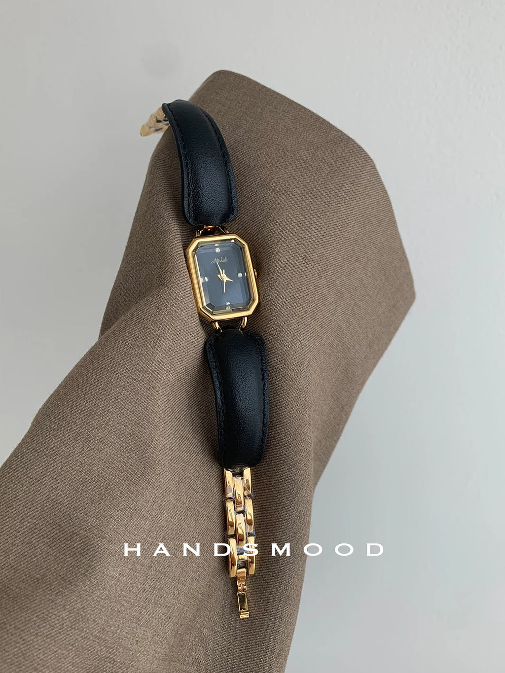 Retro High-End Luxury Gold Watch for Women: Versatile Quartz Timepiece, Vintage-Style Stainless Steel Gift for Women