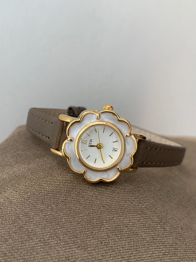 Ladies Elegant Quartz Vintage Watch Niche Minimalist Leather Strap Wristwatch Gifts Women Watches Exquisite Fashion