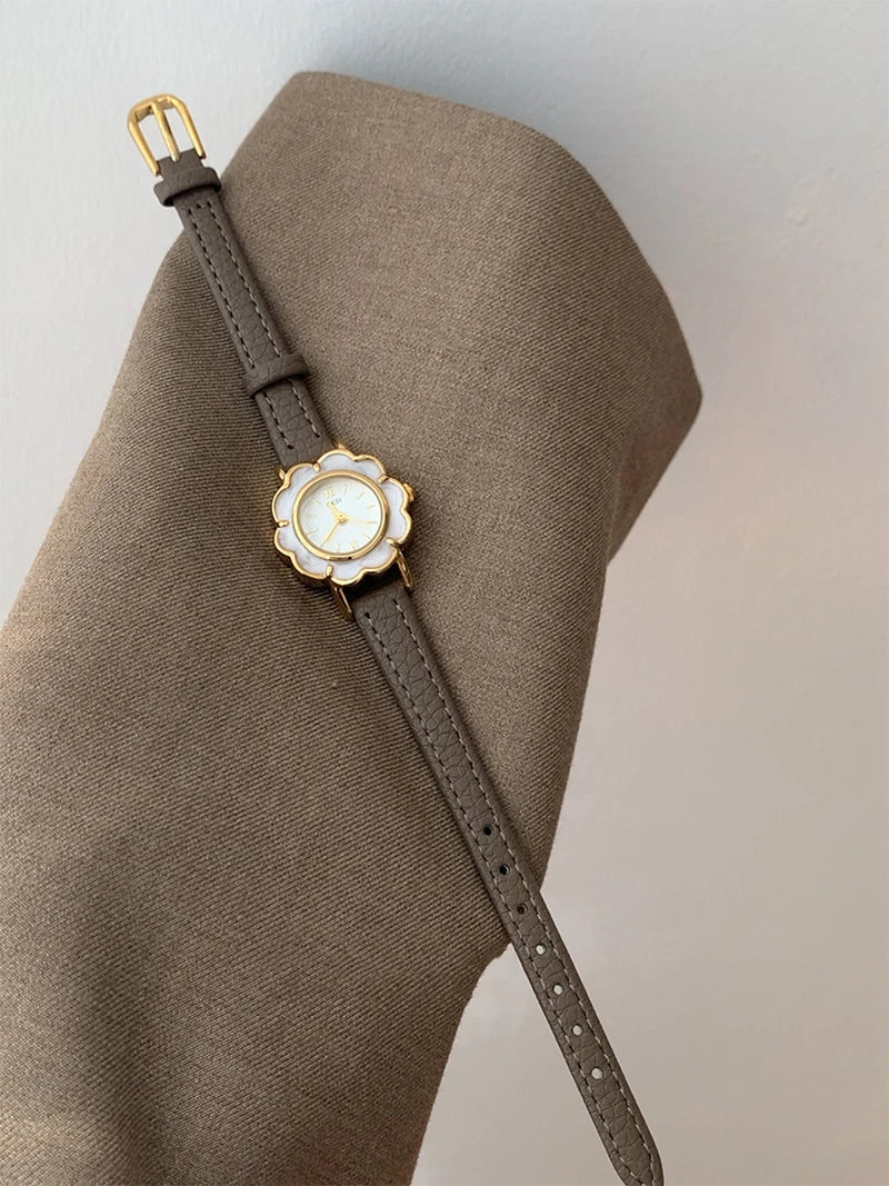 Ladies Elegant Quartz Vintage Watch Niche Minimalist Leather Strap Wristwatch Gifts Women Watches Exquisite Fashion