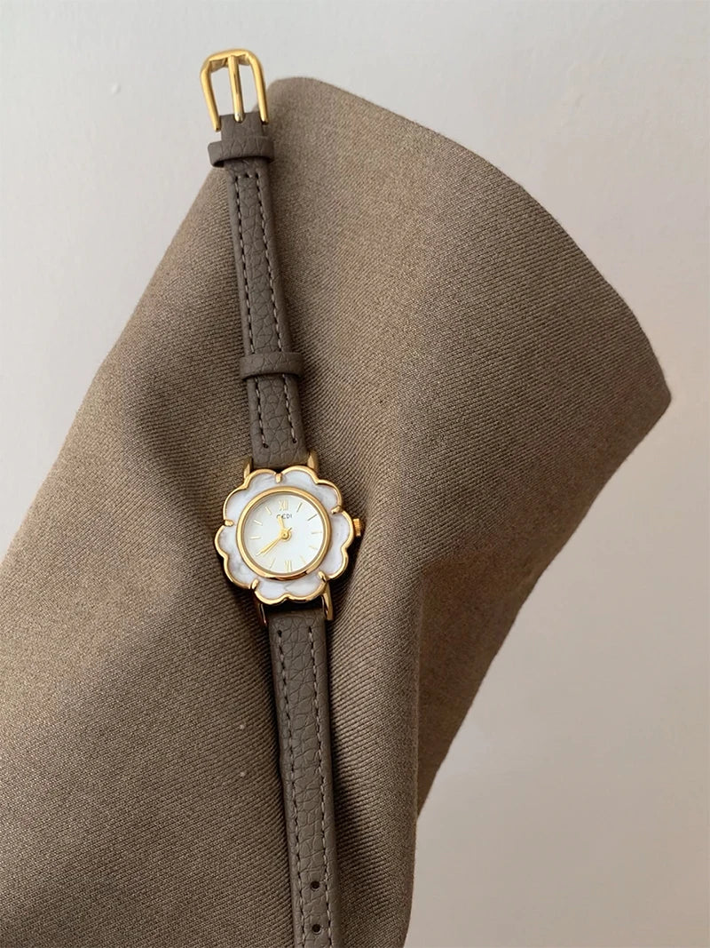 Ladies Elegant Quartz Vintage Watch Niche Minimalist Leather Strap Wristwatch Gifts Women Watches Exquisite Fashion