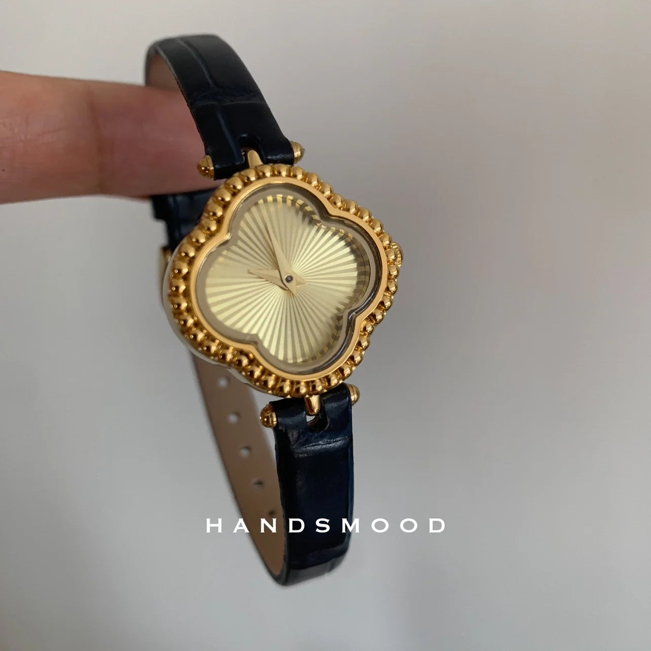 2025 Premium Luxury Women's Watch Fashionable Personalized Gold-Tone Leather Strap Quartz Watch Instagram-Worthy Gift for Women