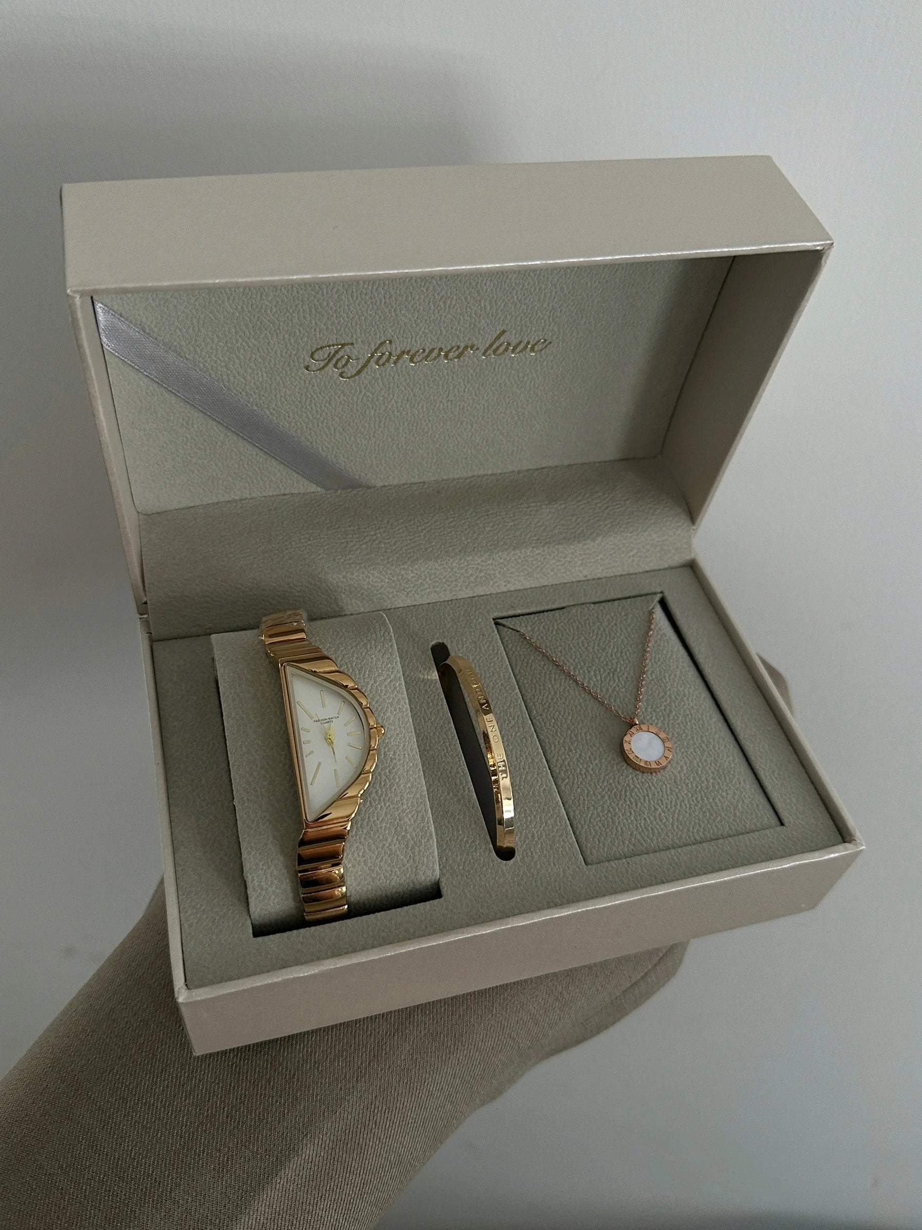 GEDI Vintage Irregular Triangle Woman Watches Fashion Luxury Waterproof Quartz Women's Wristwatch Perfect for Dress Outfits