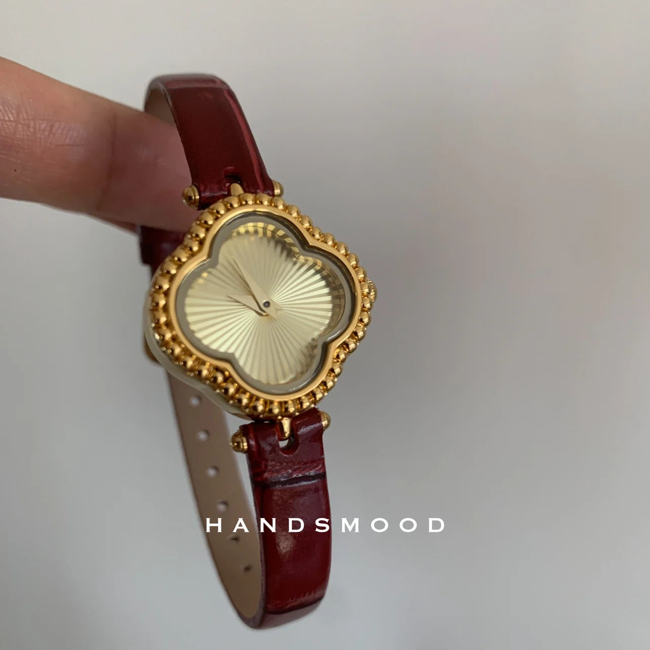 2025 Premium Luxury Women's Watch Fashionable Personalized Gold-Tone Leather Strap Quartz Watch Instagram-Worthy Gift for Women