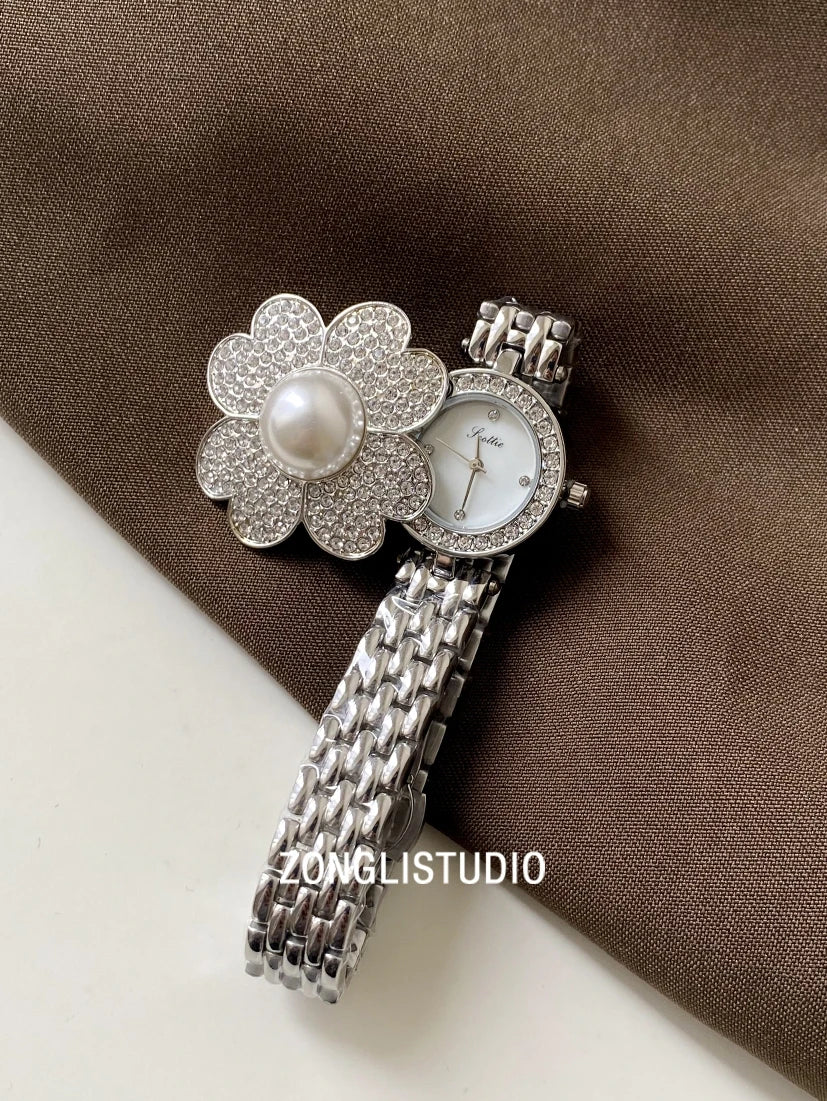 Women's flip-top watchunderstated luxuryretro styleexquisite and fashionable wristwatchhigh-end luxury women's watchwomen's gift