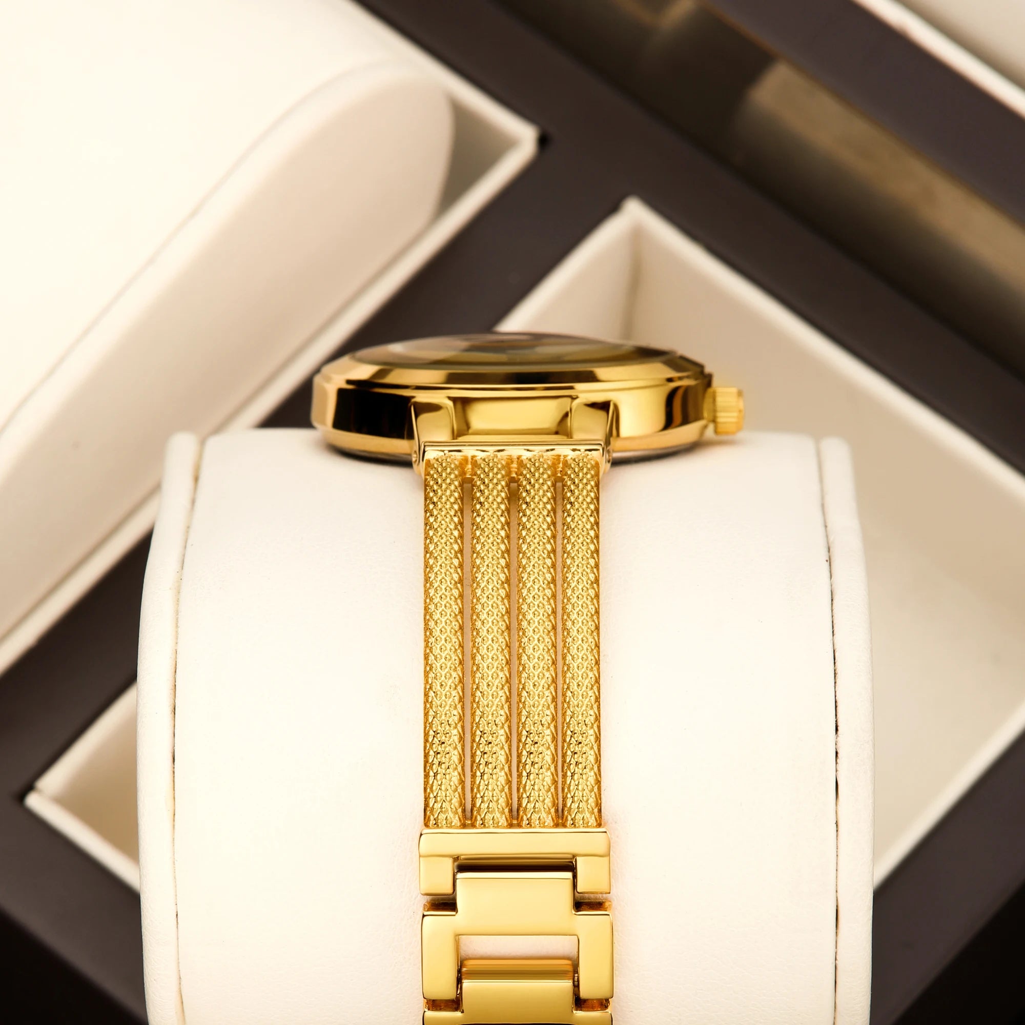 YaLaLuSi Brand Fashion Hot Ladies Quartz Watch Rhinestone Analog Scale Luxury Gold Watch Skeleton Wristband Gift Boxed