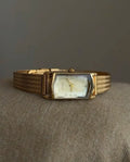New Vintage-Style Wristwatch, A Small Gold Watch With A Sophisticated And Elegant Design, A High-Quality Quartz Watch For Women.