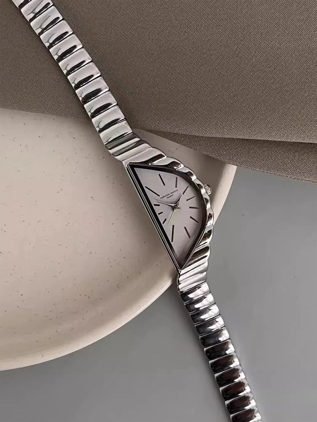 NEW Fashion Design Women's Watches Creative Half-Moon Dial Stainles Steel Quartz Authentic Watch Premium Women's Wristwatch Gift