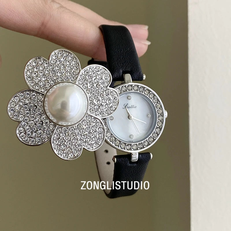 Women's flip-top watchunderstated luxuryretro styleexquisite and fashionable wristwatchhigh-end luxury women's watchwomen's gift