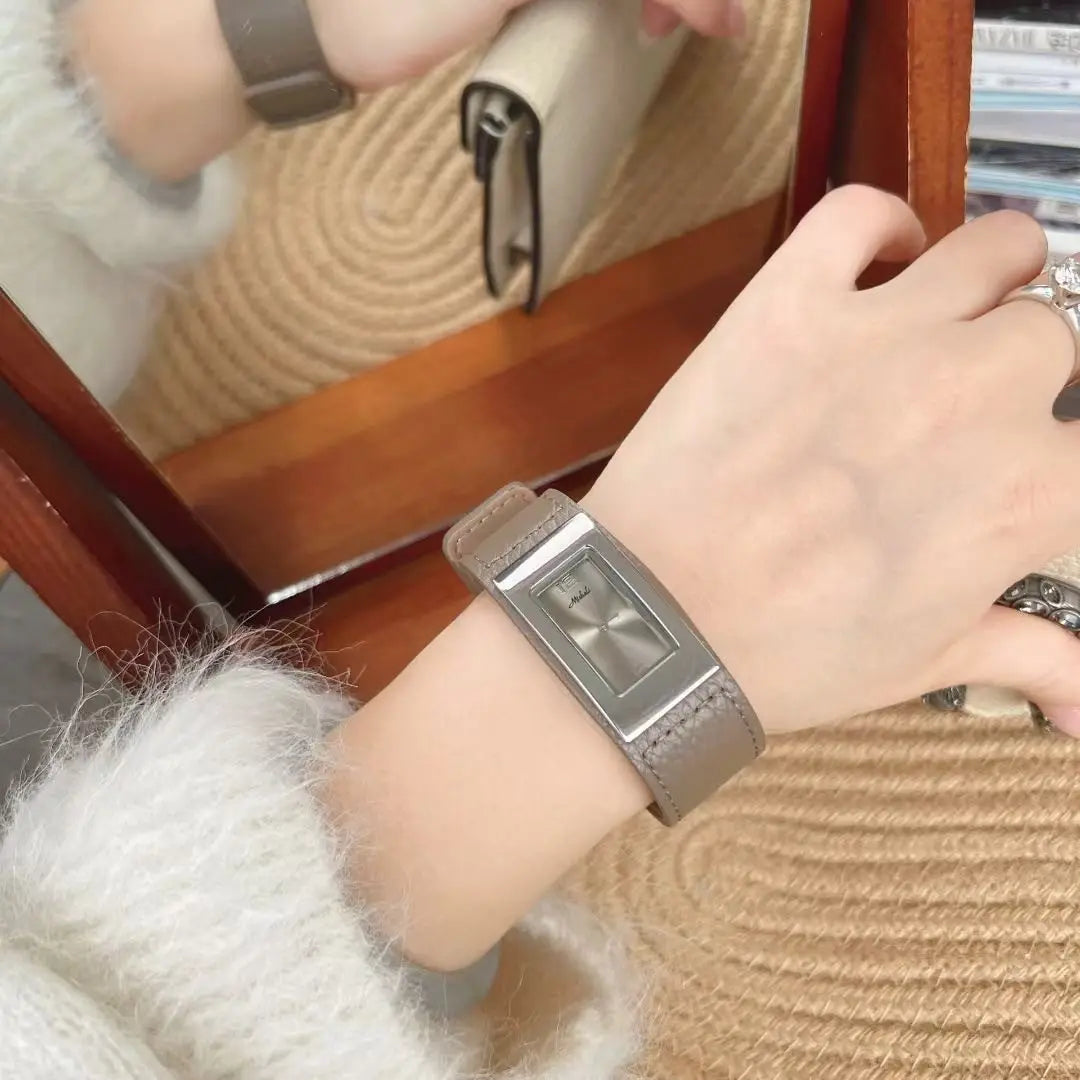 New Square Leather Strap Watch, High-Quality Leather, Versatile And Fashionable Women'S Watch, A Creative Gift For Women.