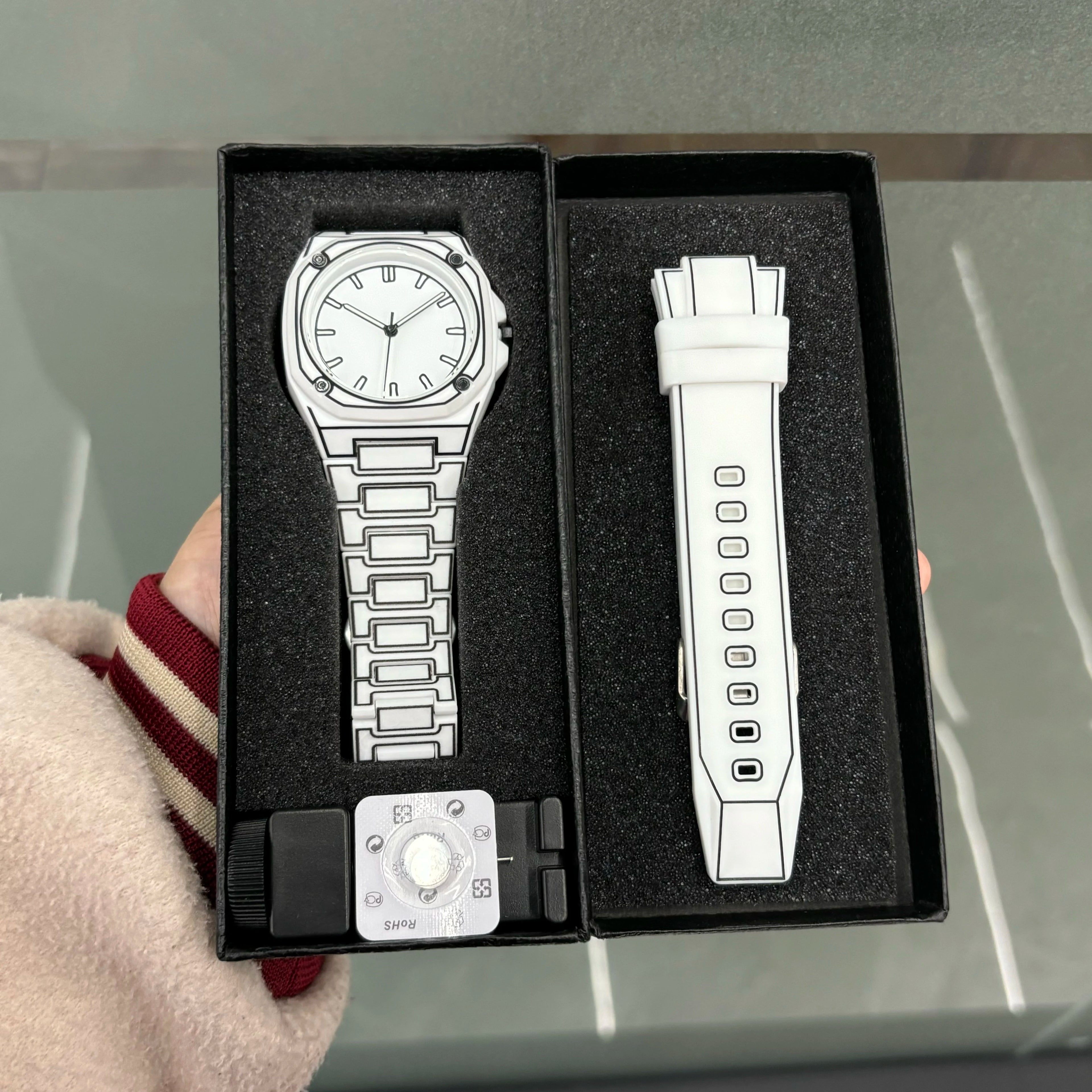 New men's fashionable quartz watch lightweight and waterproof quartz movement watch simple and casual women's wrist