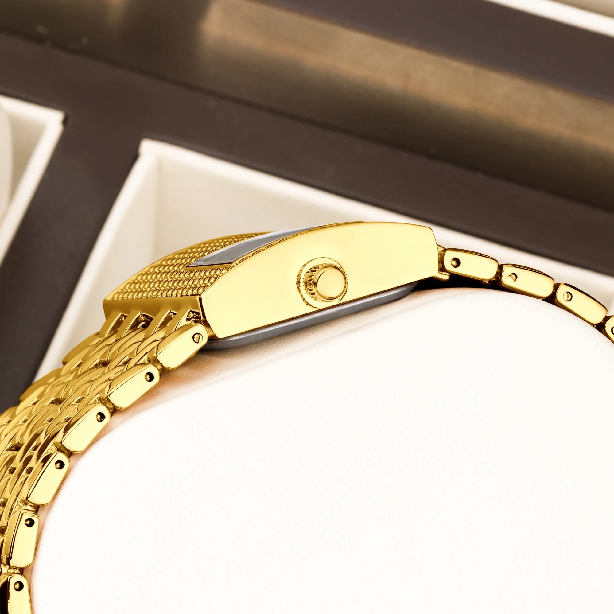 YaLaLuSi Women’s Fashionable Water-Resistant Quartz Bracelet Watch: An Elegant Square Timepiece watch for ladies  reloj mujer