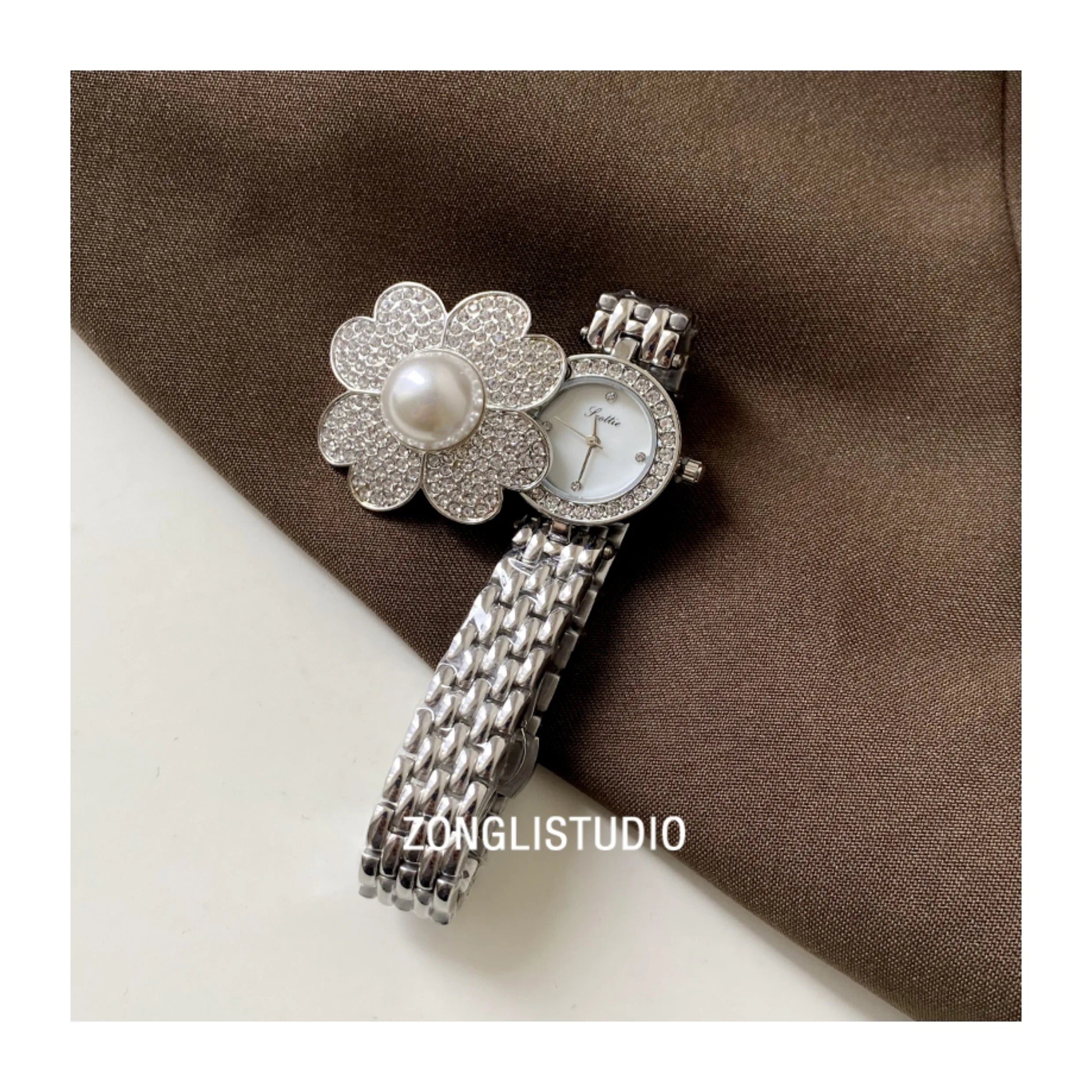 Women's flip-top watchunderstated luxuryretro styleexquisite and fashionable wristwatchhigh-end luxury women's watchwomen's gift