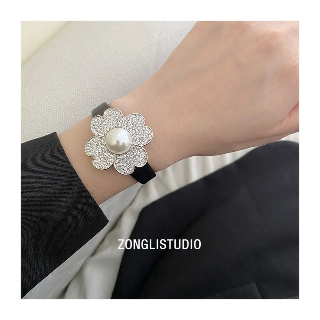 Women's flip-top watchunderstated luxuryretro styleexquisite and fashionable wristwatchhigh-end luxury women's watchwomen's gift