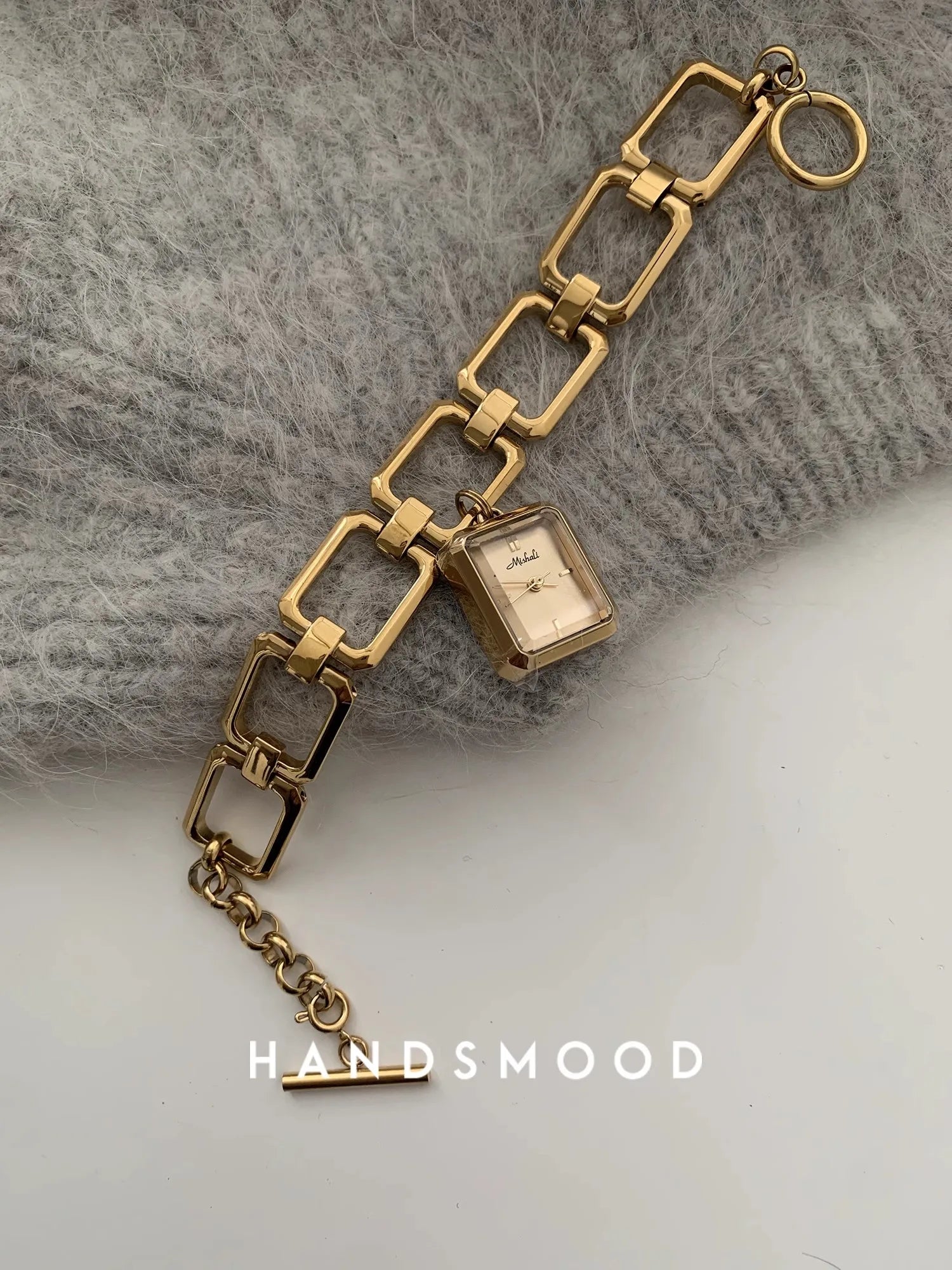 Luxurious, Exquisite, and Fashionable Gold Watch Design High-Quality, Refined Ladies' Watch Premium Quartz Timepiece Gift