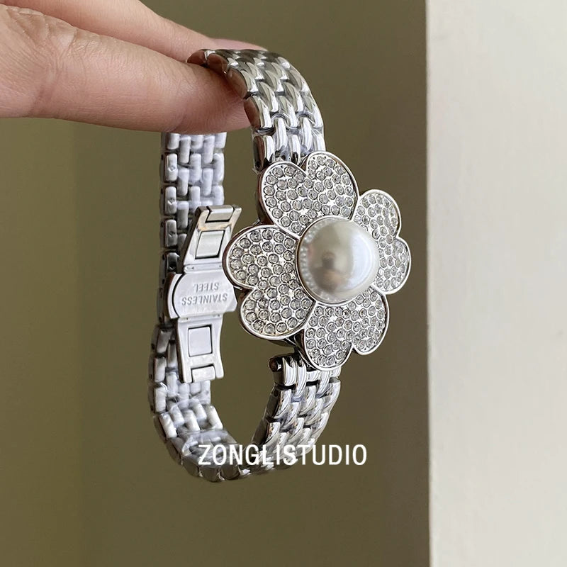 Women's flip-top watchunderstated luxuryretro styleexquisite and fashionable wristwatchhigh-end luxury women's watchwomen's gift