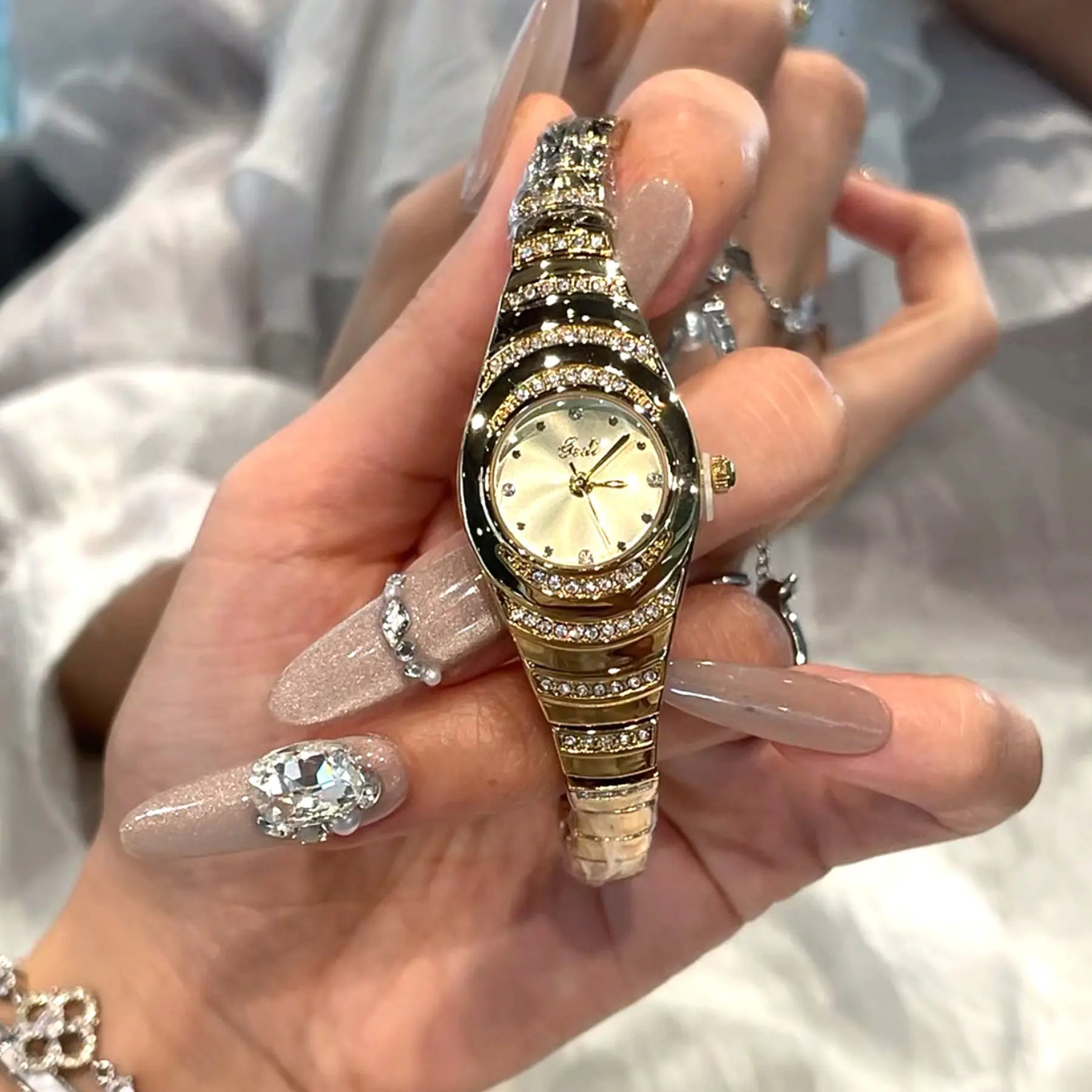New Luxury And Stylish Women'S Watch, Gold-Tone Ladies' Wristwatch, Quartz Watch, Trendy Women'S Watch, Unique Timepiece.