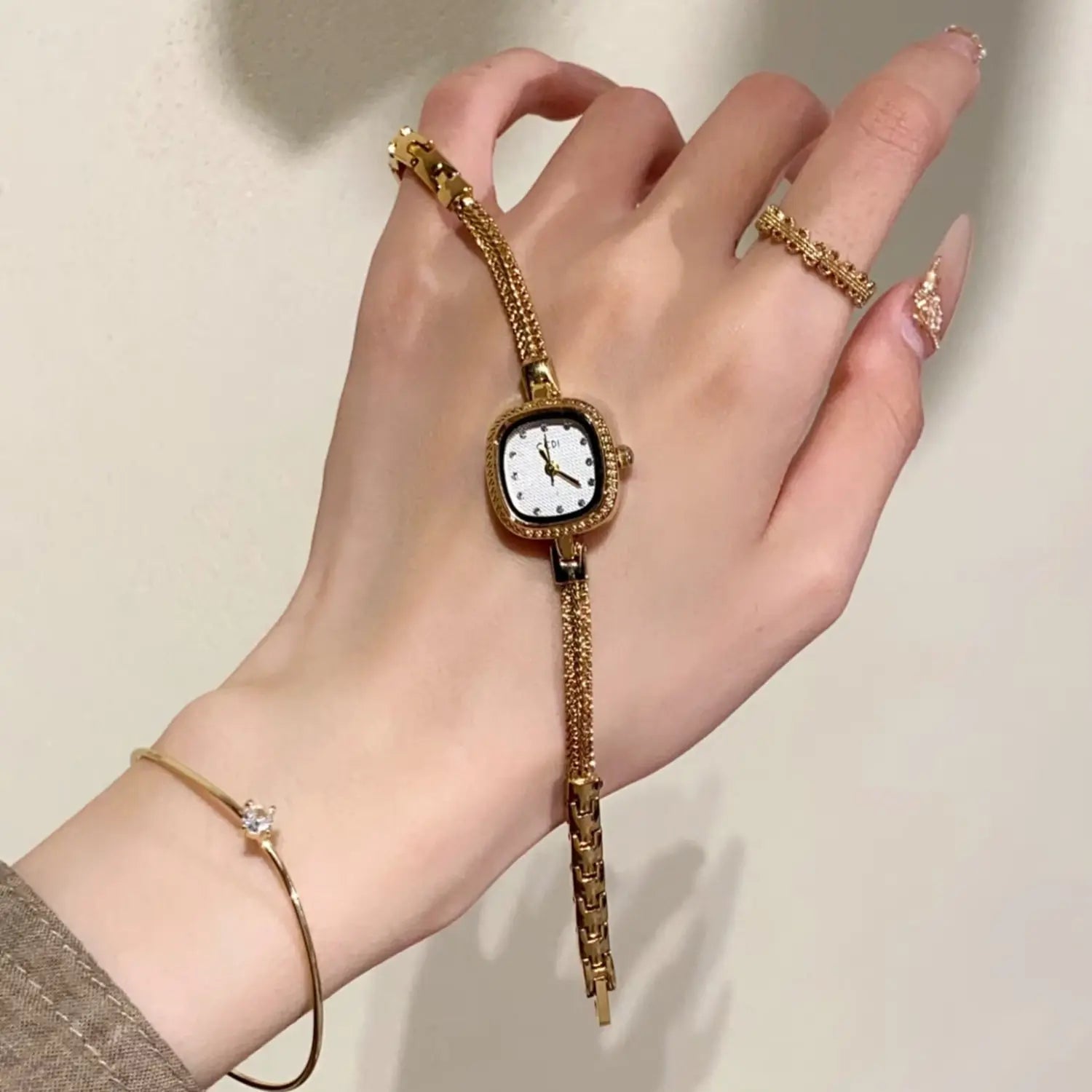 New Luxury And Stylish Women'S Watch, Gold-Tone Ladies' Wristwatch, Quartz Watch, Trendy Women'S Watch, Unique Timepiece.