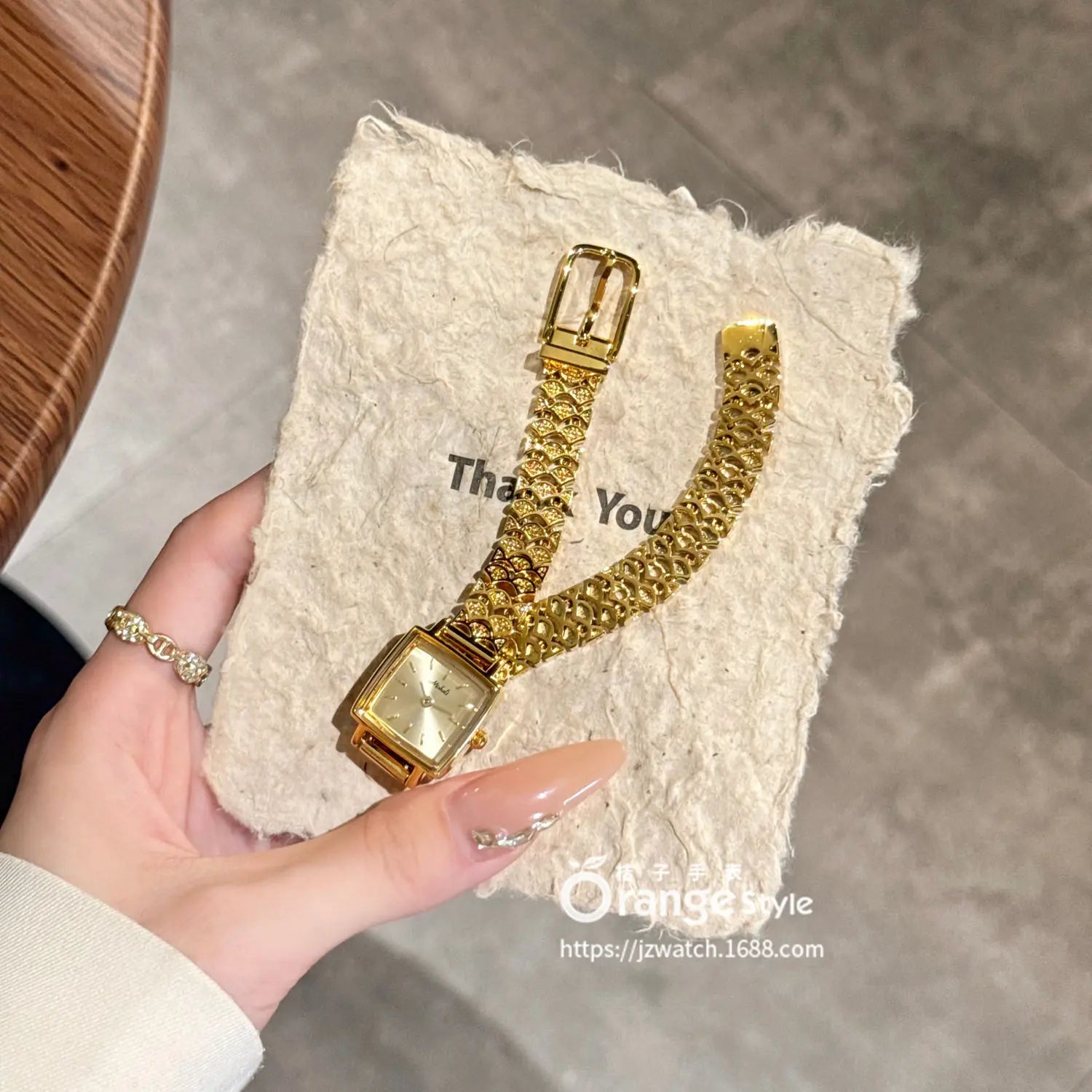 New Luxury And Stylish Women'S Watch, Gold-Tone Ladies' Wristwatch, Quartz Watch, Trendy Women'S Watch, Unique Timepiece.